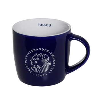 Die elegante dunkelblaue Tasse der FAU